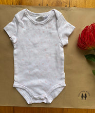Load image into Gallery viewer, Sheridan baby girl size 0-3 months white t-shirt bodysuit pink elephants, VGUC