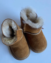 Load image into Gallery viewer, EMU baby size approx. 0-6 months brown sheepskin slippers booties, EUC
