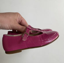 Load image into Gallery viewer, Panache Kids girls size 26 pink patent leather Mary Jane shoes, GUC
