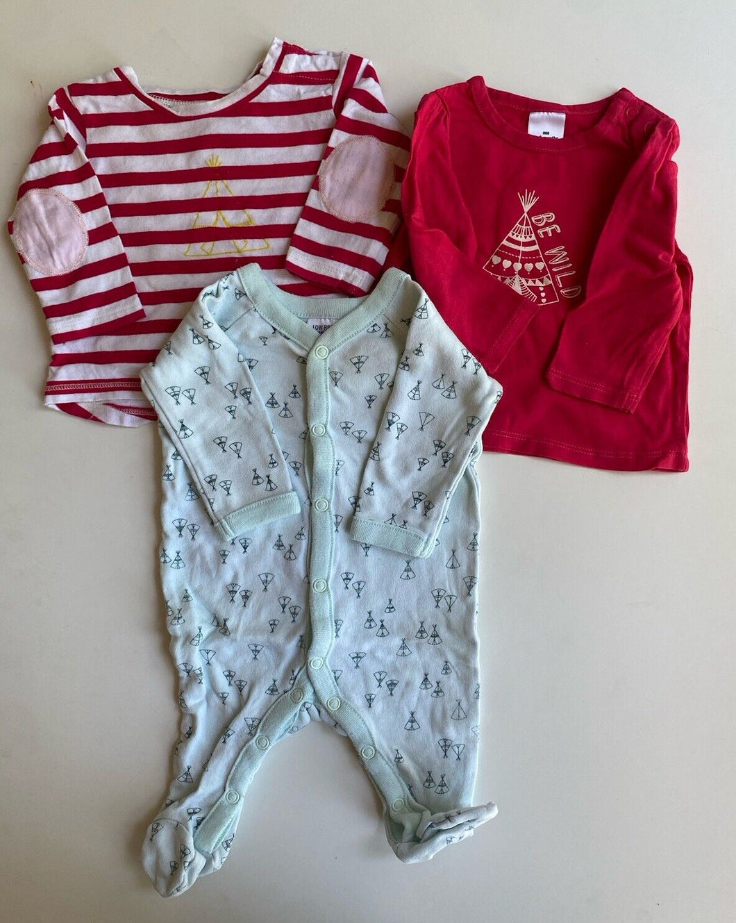 Target baby girl size 0-3 months pink tops green one-piece teepees bundle, VGUC