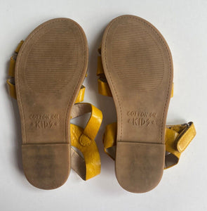 Cotton On Kids girls size EUR 31/US 13 yellow strappy sandals, GUC