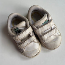 Load image into Gallery viewer, PUMA kids toddler size US 5/EUR 20 white pull on sneakers shoes, GUC
