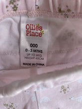 Load image into Gallery viewer, Ollie&#39;s Place baby girl size 0-3 months pink footed leggings swans, VGUC
