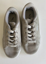 Load image into Gallery viewer, PUMA kids size US 13/EUR 31 grey suede pull on sneakers shoes, GUC
