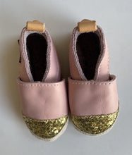 Load image into Gallery viewer, Pretty Brave baby girl size S (0-6 months) pink gold glitter soft sole shoes EUC
