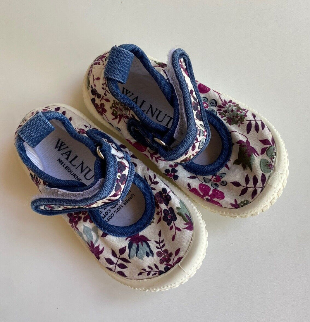 Walnut kids toddler girls size 21 purple white floral canvas shoes, VGUC