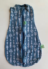 Load image into Gallery viewer, ErgoPouch baby size 0-3 months blue patterned swaddle 0.2 tog, VGUC
