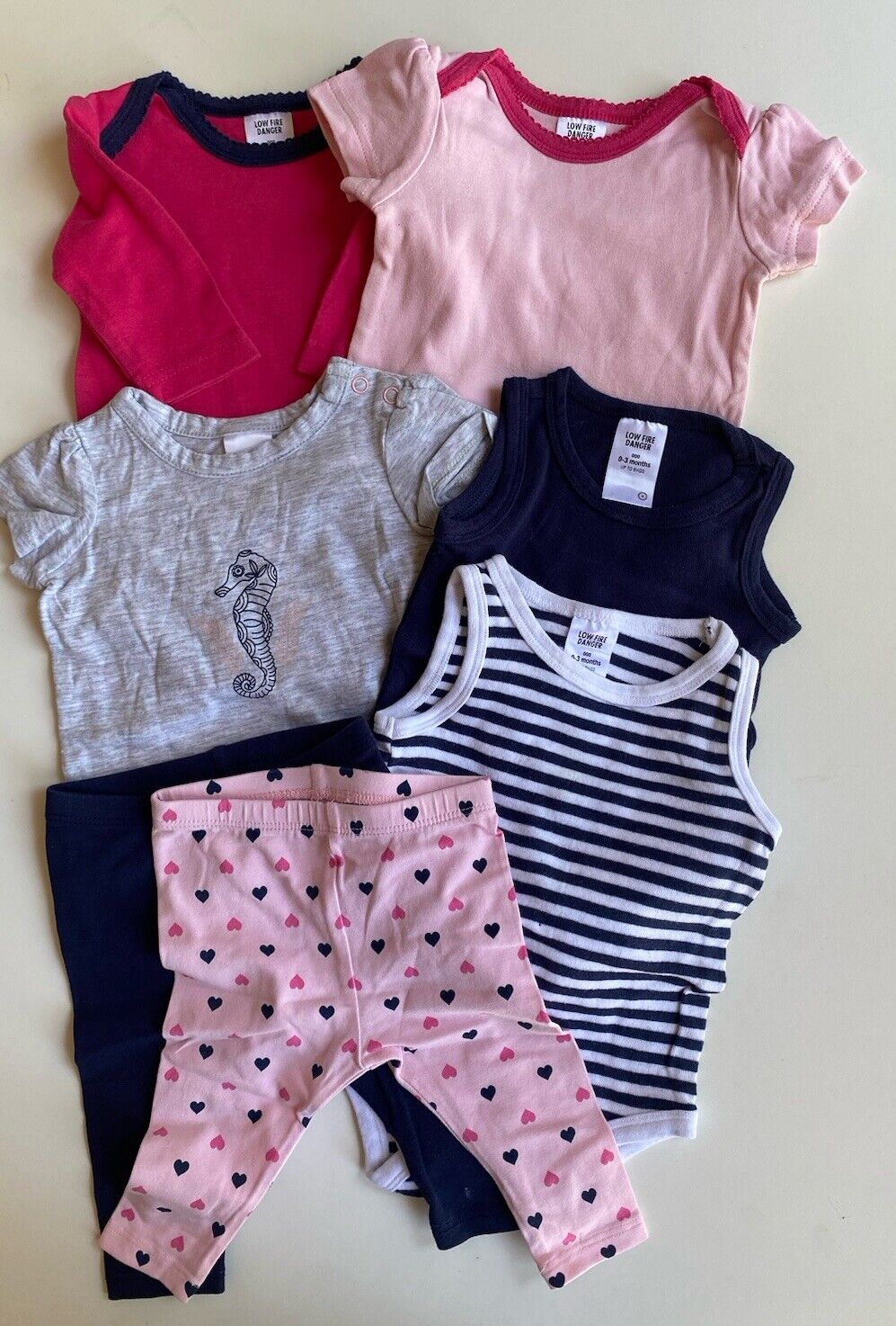 Target baby girl size 0-3 months pink blue tops leggings bundle, VGUC