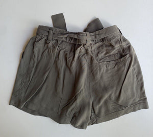 Witchery Kids girls size 10 olive green belted shorts, VGUC