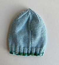 Load image into Gallery viewer, Handmade baby girl size approx. 0-6 months green knit beanie bow, VGUC
