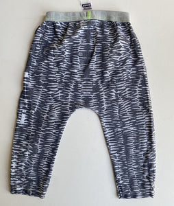 Bonds baby boy size 12-18 months grey black patterned leggings pants, GUC