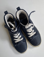 Load image into Gallery viewer, Country Road kids boys size 33 blue lace up sneaker high-tops, GUC
