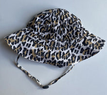 Load image into Gallery viewer, Acorn baby girl size XS 0-9 months black brown leopard print sun hat, VGUC
