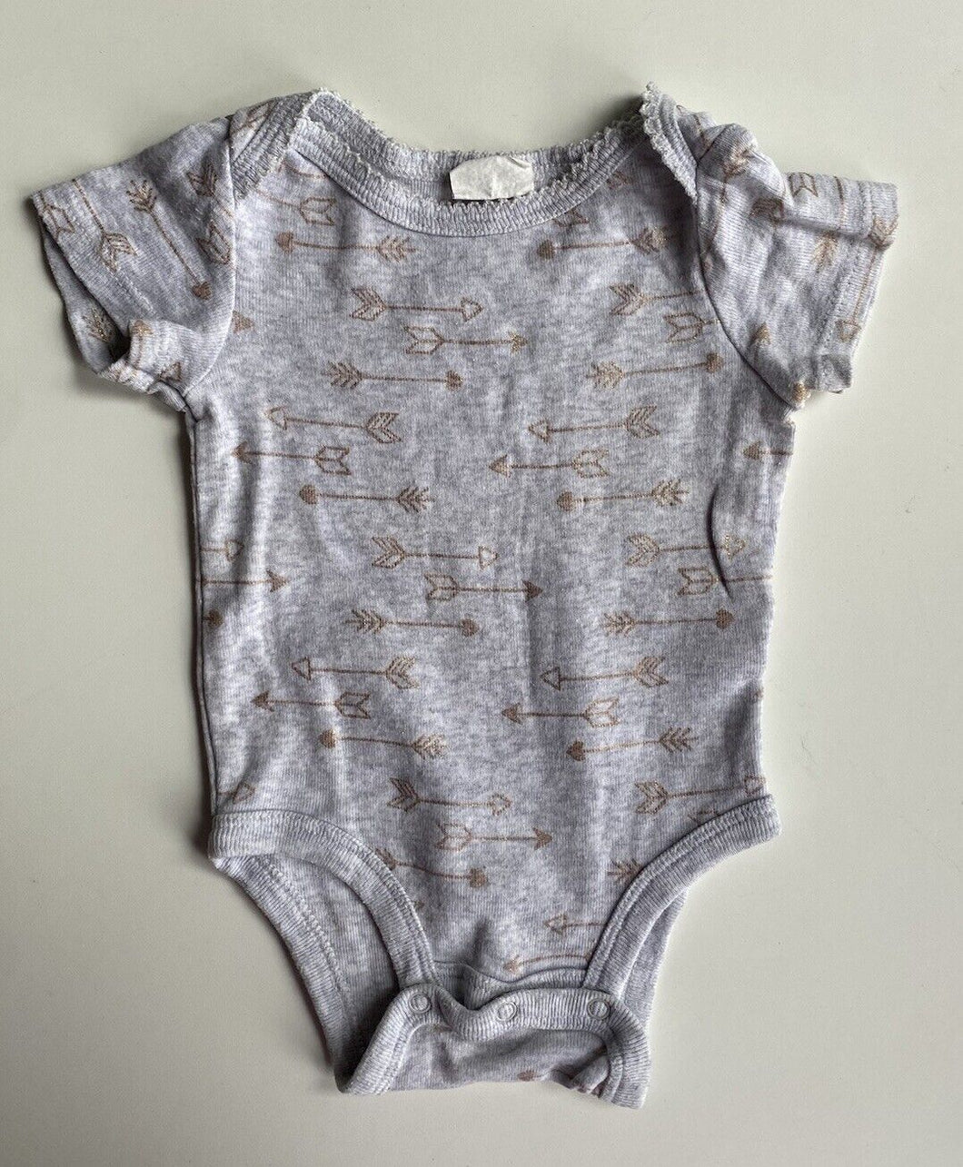 Babies R Us baby girl size 0-3 months grey gold arrows bodysuit t-shirt, VGUC