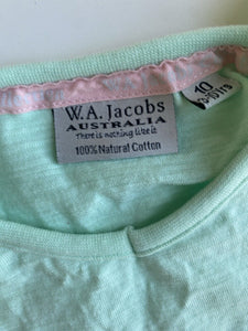 W.A. Jacobs kids girls size 9-10 years green t-shirt Monkey Mia, VGUC