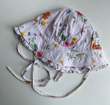 Load image into Gallery viewer, Toshi baby girl size S 8m-2 years white floral sun hat, VGUC
