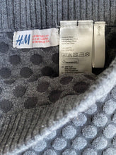 Load image into Gallery viewer, H&amp;M kids girls toddler size 3-4 grey knit mini skirt spots, VGUC
