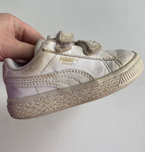 Load image into Gallery viewer, PUMA kids toddler size US 5/EUR 20 white pull on sneakers shoes, GUC
