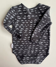 Load image into Gallery viewer, Bonds baby size 0-3 months dark grey white triangles long sleeve top, VGUC
