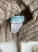 Load image into Gallery viewer, Acorn baby size S (50cms) beige merino wool knit beanie hat, VGUC
