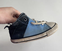 Load image into Gallery viewer, Converse kids size US 8/EUR 24 blue lace up sneakers runners shoes, GUC
