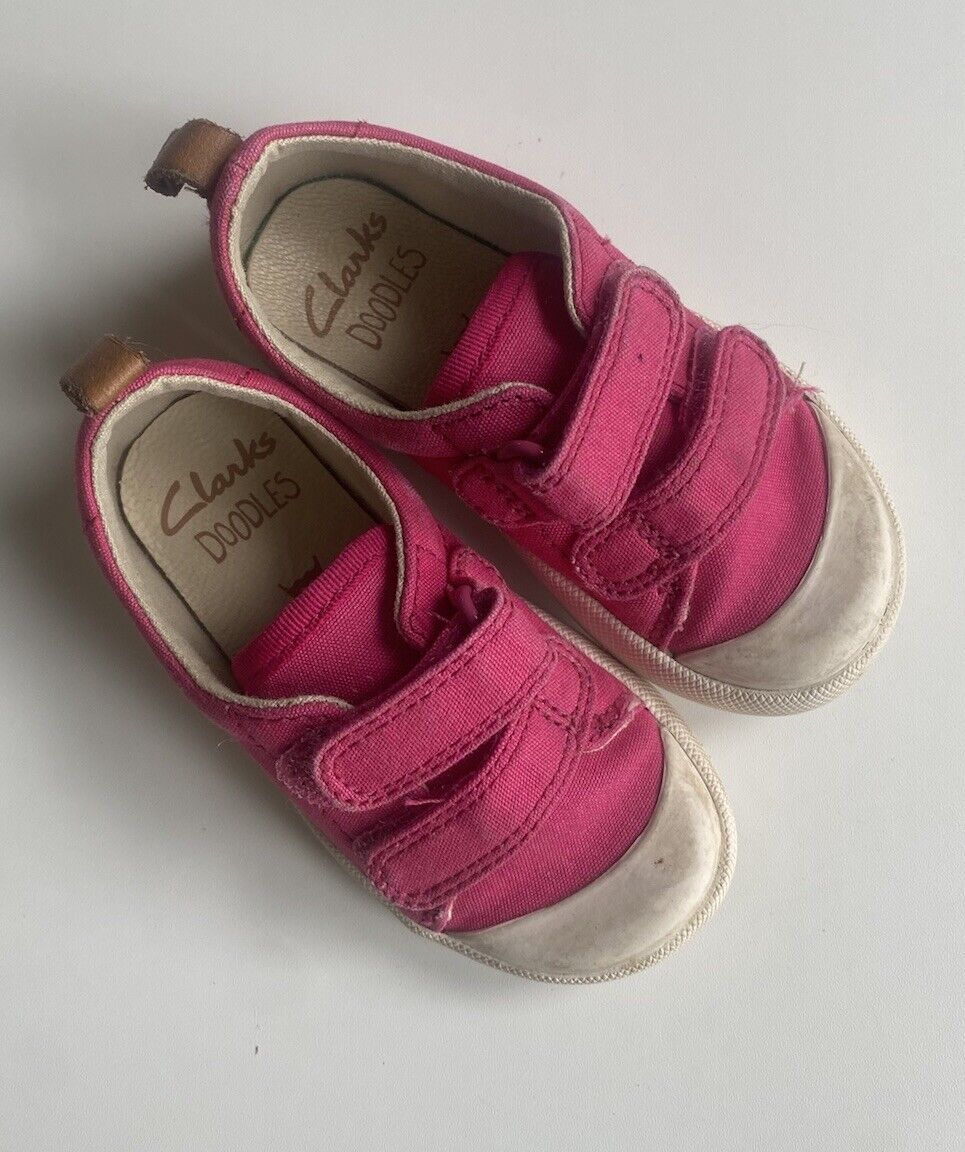 Clarks baby toddler girls size EUR 20/US 4.5 pink canvas sneakers shoes, VGUC