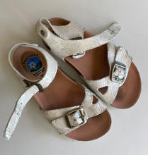 Load image into Gallery viewer, Pablosky kids girls size EUR 30 white buckle sandals shoes, GUC
