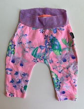 Load image into Gallery viewer, Bonds baby girl size 0-3 months pink purple floral leggings pants, VGUC
