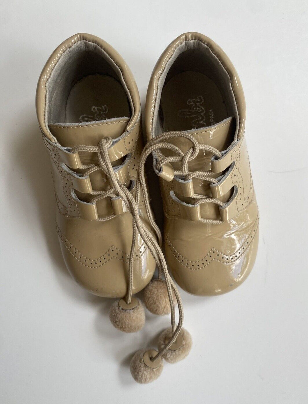 Bambi kids girls size 22 light brown patent leather lace up shoes, VGUC