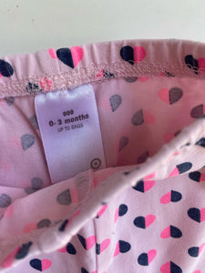 Target baby girl size 0-3 months white top pink leggings cat hearts, VGUC