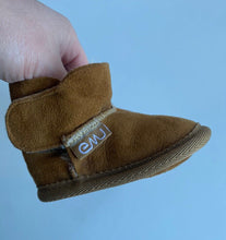 Load image into Gallery viewer, EMU baby size approx. 0-6 months brown sheepskin slippers booties, EUC
