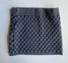 Load image into Gallery viewer, H&amp;M kids girls toddler size 3-4 grey knit mini skirt spots, VGUC
