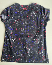 Load image into Gallery viewer, Under Armour kids boys size approx. 11-12 years black pink splatter t-shirt VGUC
