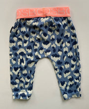 Load image into Gallery viewer, Bonds baby size 0-3 months blue white leopard print leggings pants, VGUC
