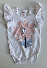 Load image into Gallery viewer, Seed baby girl size newborn white t-shirt bodysuit pink flower, VGUC
