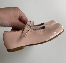 Load image into Gallery viewer, Children&#39;s Classics kids size 27 pale pink patent leather Mary Jane shoes, VGUC
