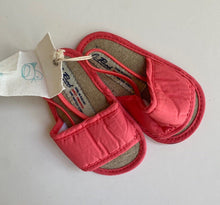 Load image into Gallery viewer, Country Road baby girl size 18 pink slides sandals shoes, BNWT
