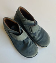 Load image into Gallery viewer, Bisgaard kids boys size 36 blue suede pull on desert boots, VGUC
