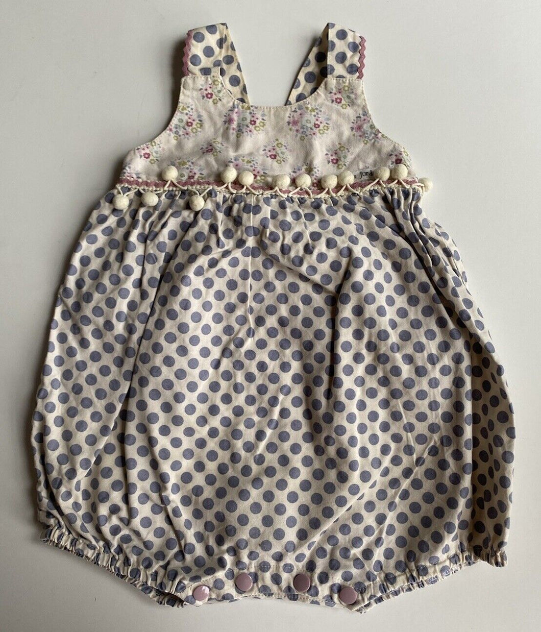 Unbranded baby girl size 6-12 months white grey spotted floral romper, VGUC