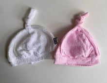 Load image into Gallery viewer, Bonds baby girl size 00/000 x2 Terry towelling beanies pink white, VGUC
