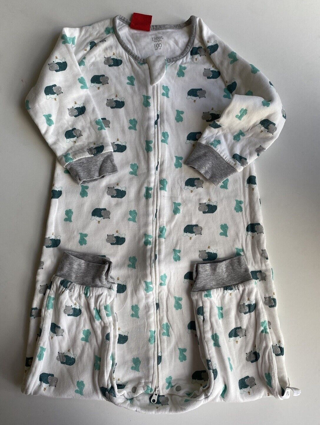 Nest kids toddler size 2.5-4 white green hippos sleeping suit zip, GUC