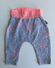 Load image into Gallery viewer, Bonds baby girl size 0-3 months grey pink stars leggings pants, VGUC
