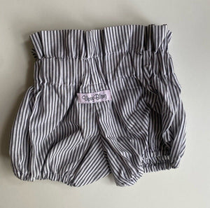 Unbranded baby girl size 0-3 months grey white stripe bloomers shorts, VGUC