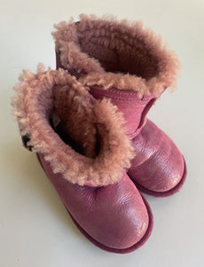 Koalabi kids girls size approx. 21cms pink sparkle sheepskin slipper boots, VGUC