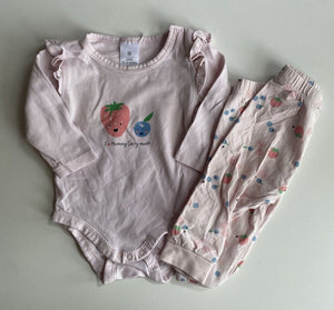 Target baby girl size 0-3 months pink bodysuit leggings set berries, VGUC