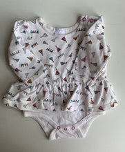 Load image into Gallery viewer, Target baby size 0-3 months white long sleeve bodysuit flounce top hats, VGUC
