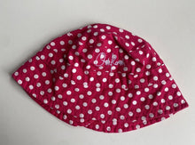 Load image into Gallery viewer, Osh Kosh B&#39;gosh baby girl size XS (approx. newborn) pink white spotted hat, VGUC
