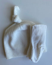 Load image into Gallery viewer, Bonds baby size one size (approx. 0-3 months) white knit beanie sock set, VGUC
