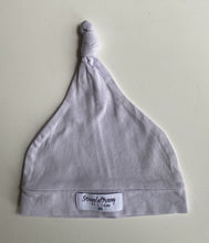 Load image into Gallery viewer, Snuggle Hunny Kids baby size approx. 0-3 months grey knotted beanie hat, VGUC
