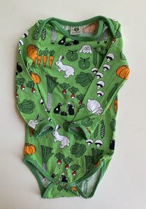 Smafolk baby size 80 (6-12 months) green bodysuit bunnies carrots, VGUC